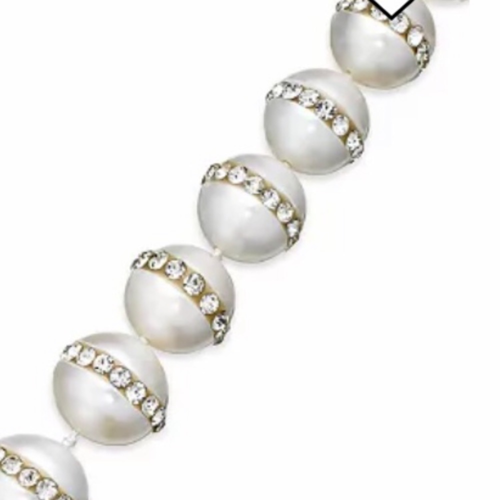 Elegant Pearl and Crystal Bracelet - Picture 2 of 10